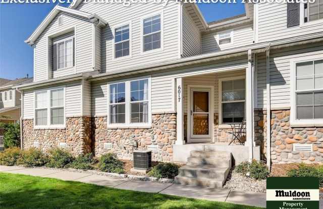 Beautiful Stetson Hills Townhome with 2-Car Garage & AC Gallery 1