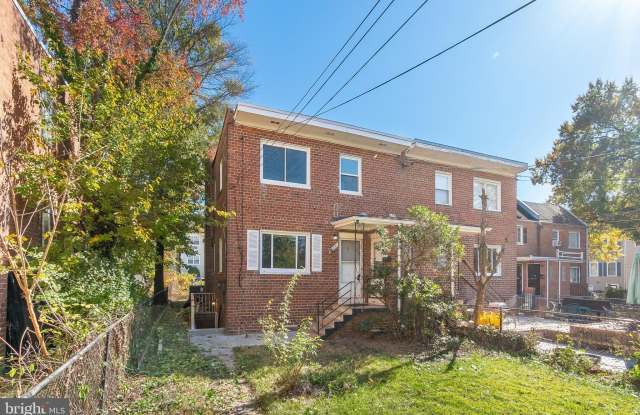 869 BELLEVUE STREET SE photos photos