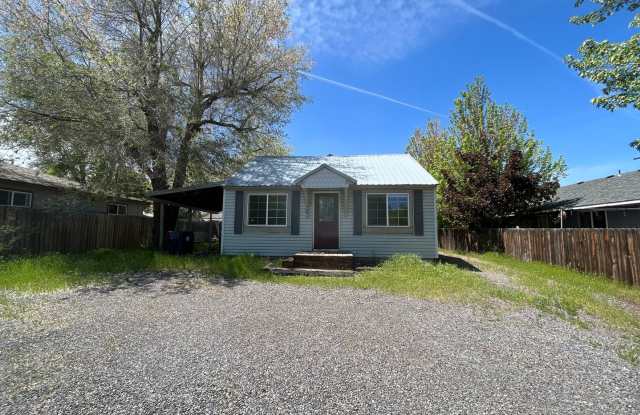 2 Bed /1 Bath Home with Large Backyard and Great Location photos photos