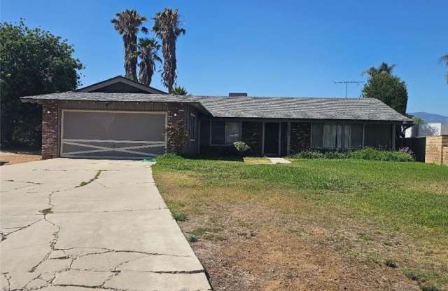 2400 Vine Avenue photos photos