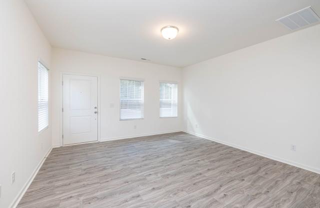 BEAUTIFUL 3 Bedroom Townhome Main Street Downtown Pineville - MOVE IN READY Gallery 3