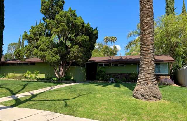17511 Lassen Street Gallery 2