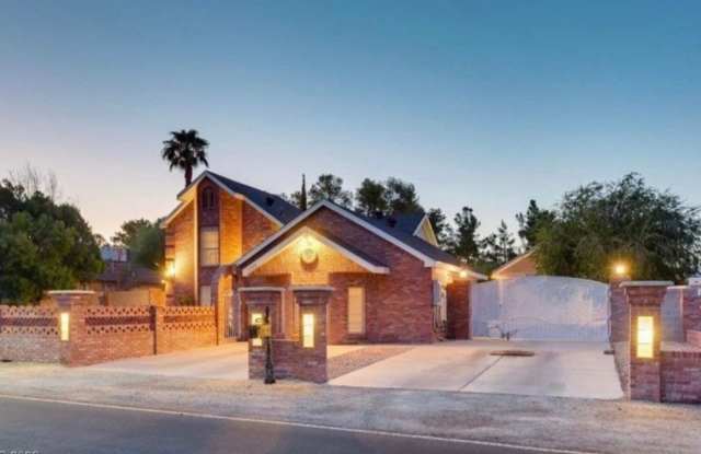 Stunning 4BR Horse Property 6 car Garage in Las Vegas photos photos Stunning 4BR Horse Property 6 car Garage in Las Vegas photos photos