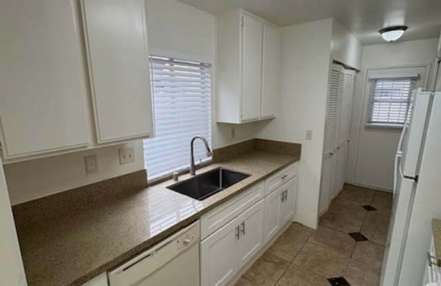 Extra large 3bd/2ba 2 story townhome with patio/backyard - $1,000 Off First Month's Rent! photos photos