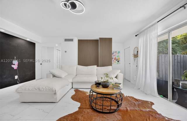 8490 SW 154th Cir Ct Gallery 4
