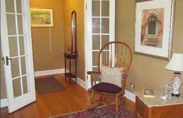 327 Euclid Avenue Gallery 2