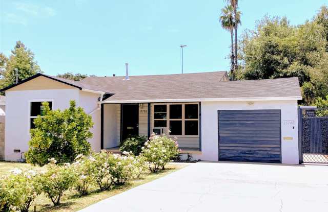 15738 Valerio Street Gallery 2