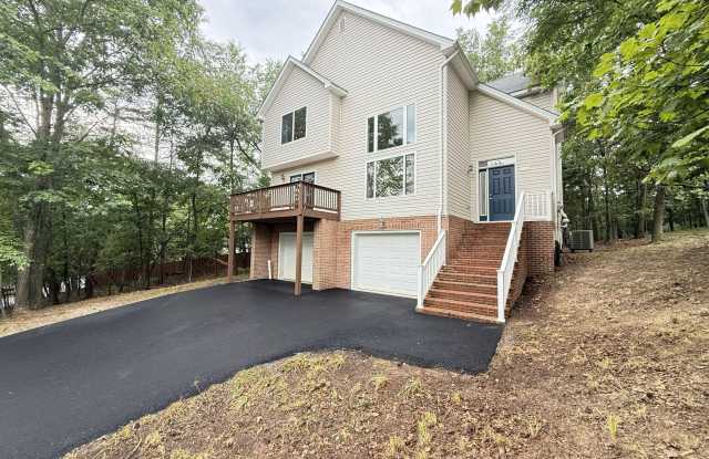 1234 LAKEVIEW Drive Gallery 2