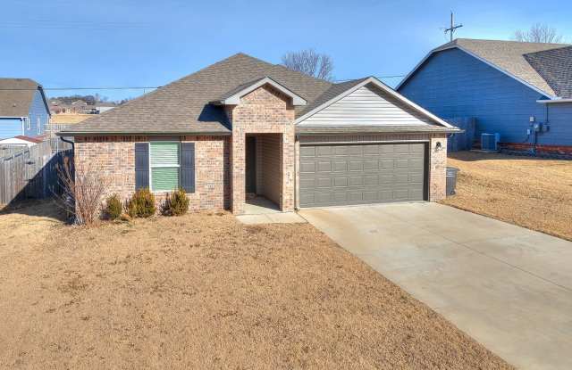 4 Bed 2 Bath Two Car Garage Home in Bartlesville! "Won't Last Long* - 3110 Debbie Lane, Bartlesville, OK 74006