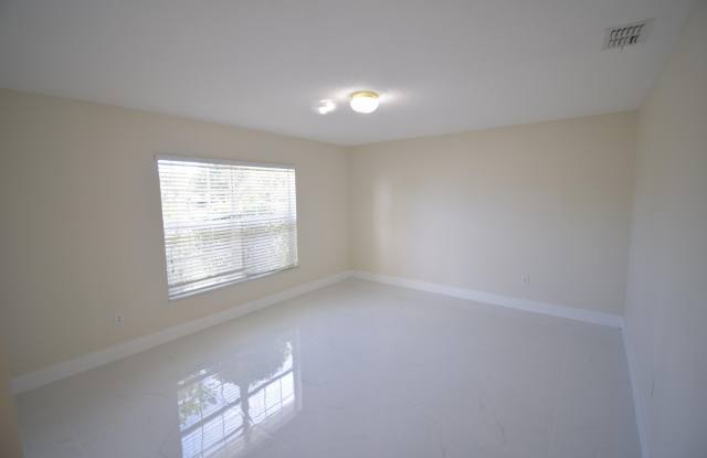2198 SW Cameo Boulevard Gallery 2