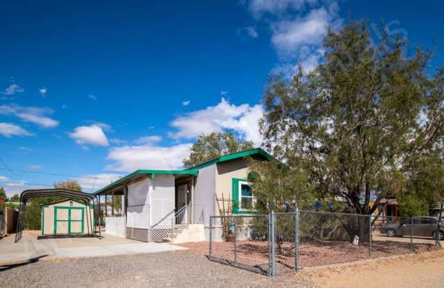 CHARMING MOBILE HOME WITH BEAUTIFUL BACKYARD Gallery 3
