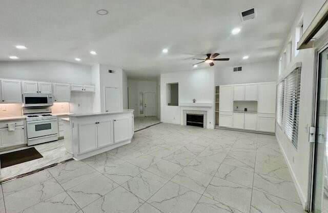 44543 Overland Avenue Gallery 4