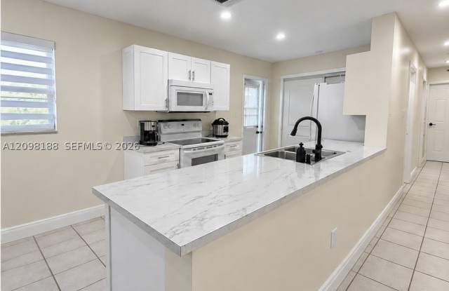 1511 N 70th Ter Gallery 3