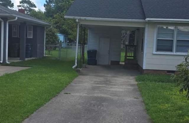 3 Bed 1 Bath House with Spacious Backyard Gallery 3