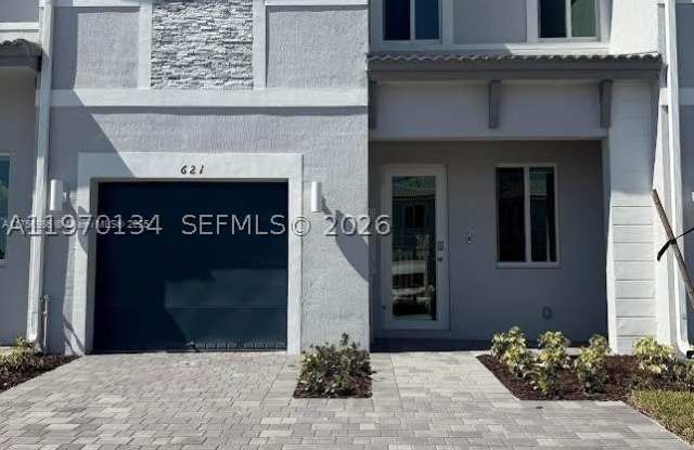 621 SE 13th St Cir Gallery 1