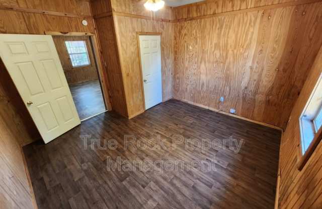 205 East Main (Asher) Gallery 3