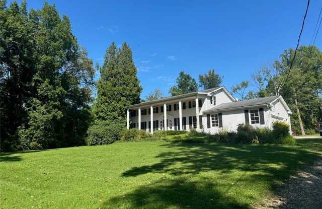 13993 Sweetbriar Lane - 13993 Sweetbriar Lane, Geauga County, OH 44072