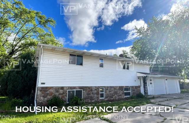 817 Bellevue Street - 817 Bellevue Street, Green Bay, WI 54302