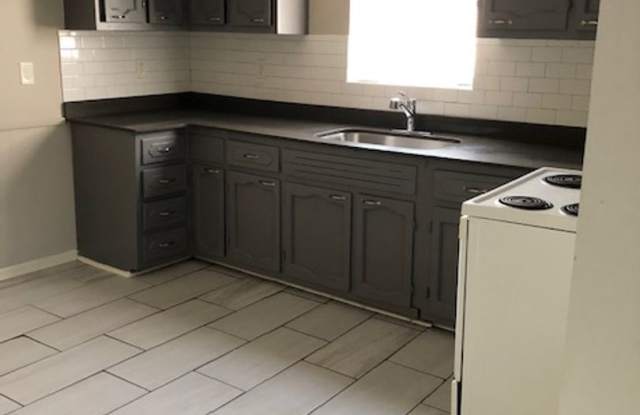 MOVE IN SPECIAL AVAILABLE! FIRST MONTH FREE!! photos photos