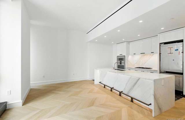 500 W 18TH Street Gallery 3