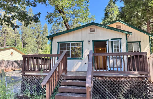Cute Little House in Grass Valley photos photos