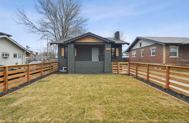 Updated 3-Bed Bungalow | Finished Basement + Garage + Renovated Backyard Gallery 1