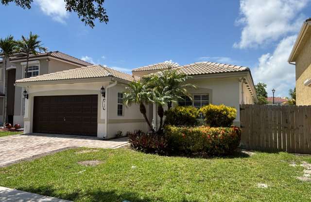 Beautiful 4/3 House - Charming Patio - 9108 Southwest 211th Lane, Cutler Bay, FL 33189