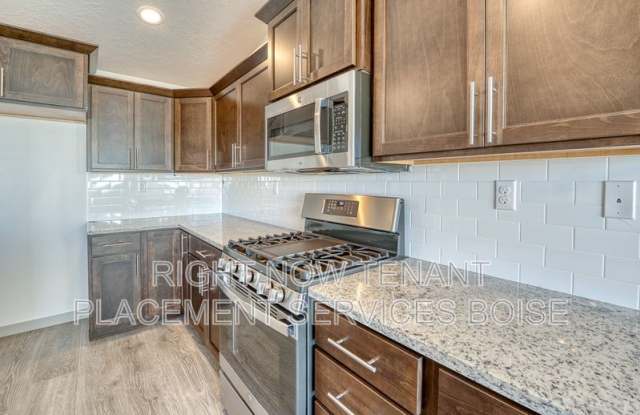 6252 West Los Flores Drive Gallery 2