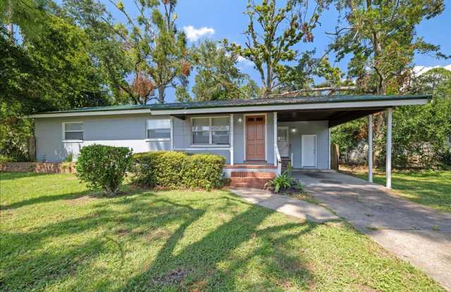 Charming 3 Bedroom on a Corner Lot - 2006 Crabapple Drive, Tallahassee, FL 32304
