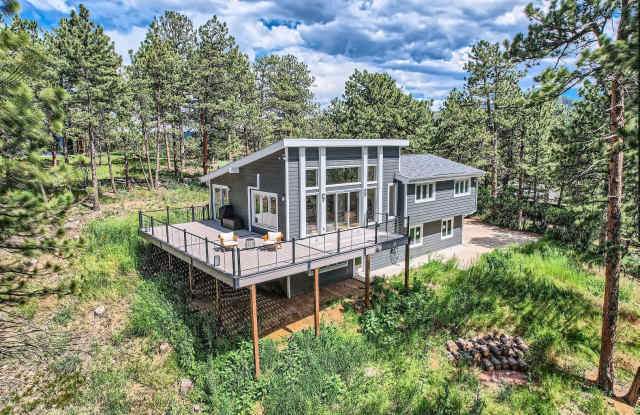 GORGEOUS 4BD/ 3BA MOUNTAIN HOME in Boulder, CO- Available 7/10/26! photos photos