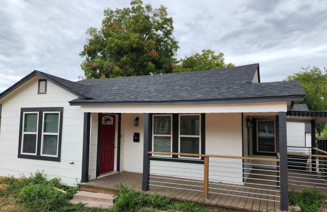 MODERN DECORATED HOUSE | 4 BEDROOM | 2 BATH | COVERED PATIO | CASITA WITH KITCHEN, BATH & LAUNDRY photos photos