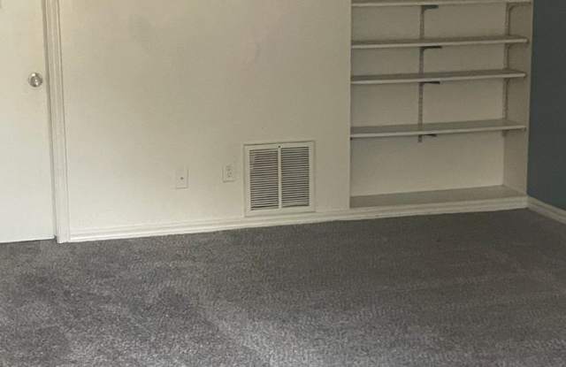 5104 S. Delaware Place - 5128 S. Delaware Pl.. Apt B photos photos