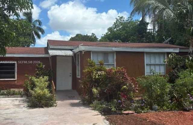 1447 NW 98th St photos photos