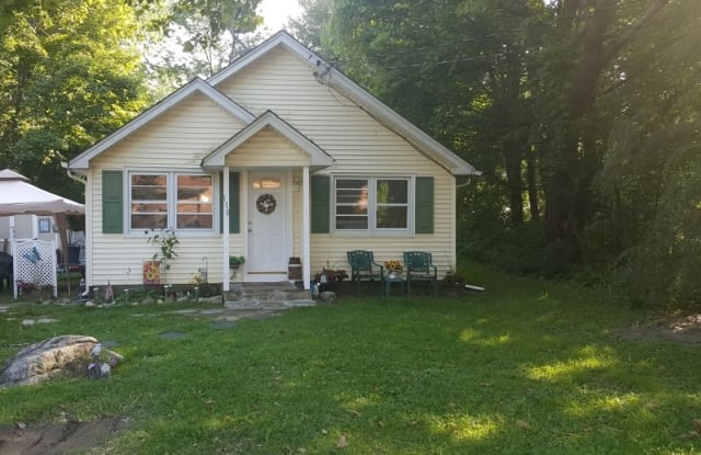 110 BREAKNECK RD - 110 Breakneck Road, Highland Lake, NJ 07422