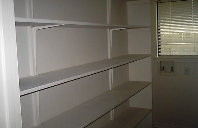 Freshly painted full interior!! Gallery 4