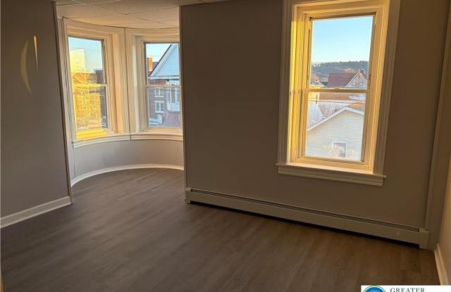 404 Mahoning Street Gallery 3