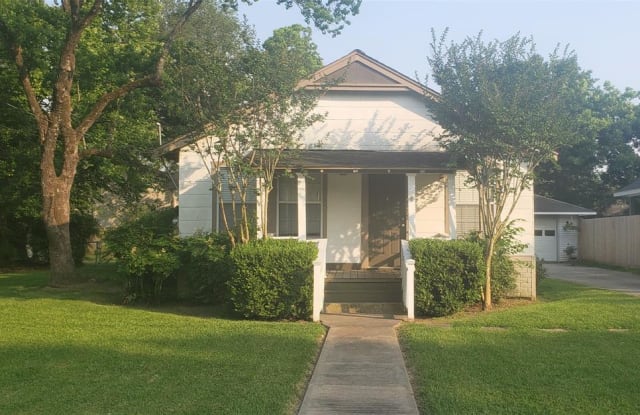 705 Clarence Street - 705 Clarence Street, Tomball, TX 77375