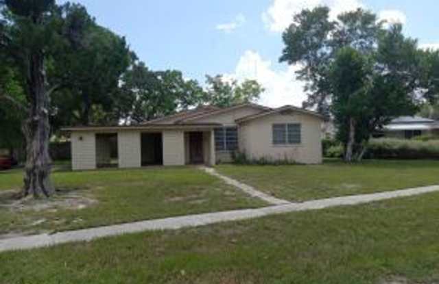 Large corner lot in Ormond Beach. - 301 Thackery Road, Ormond Beach, FL 32174