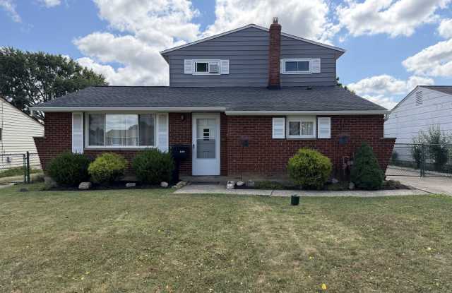 6475 Sandfield Drive Gallery 1
