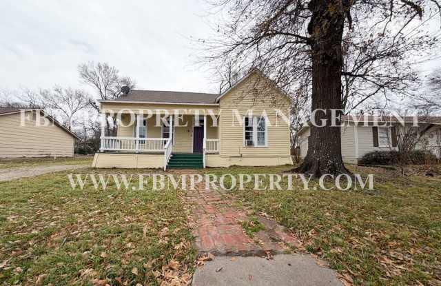 741 W Park Ave - Cozy 3 Bedroom, 2 Bathroom in Corsicana, TX! photos photos