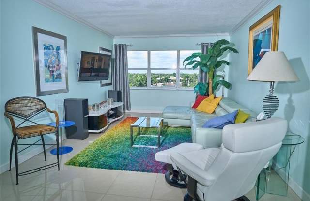 2555 NE 11th St photos photos