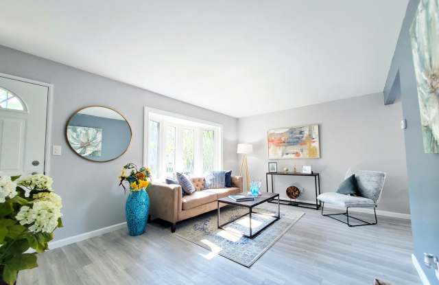 4 Bed - 1 Bath Cape Cod for Rent Gallery 4