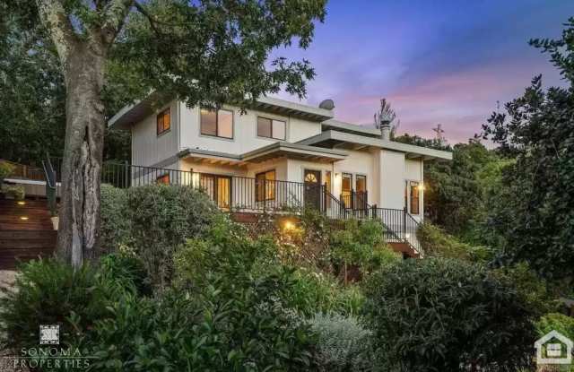 Beautiful 4bd/3.5ba Updated Custom House with Valley Views photos photos