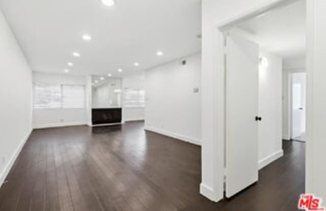 11656 Montana Avenue Gallery 3