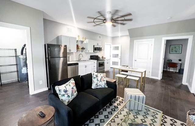 638 W ELMIRA ST photos photos