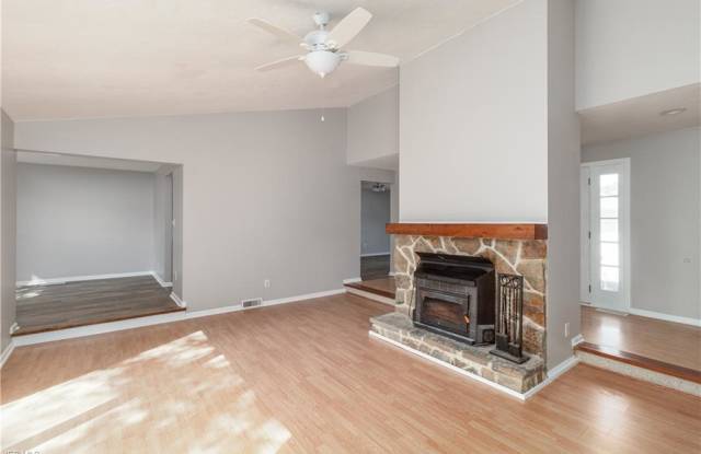 16463 Georgetown Ct Gallery 3
