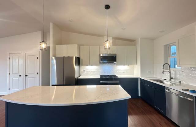 3 Bed/2Bath duplex with Garage in North Pole, tenant only pays electric Gallery 1
