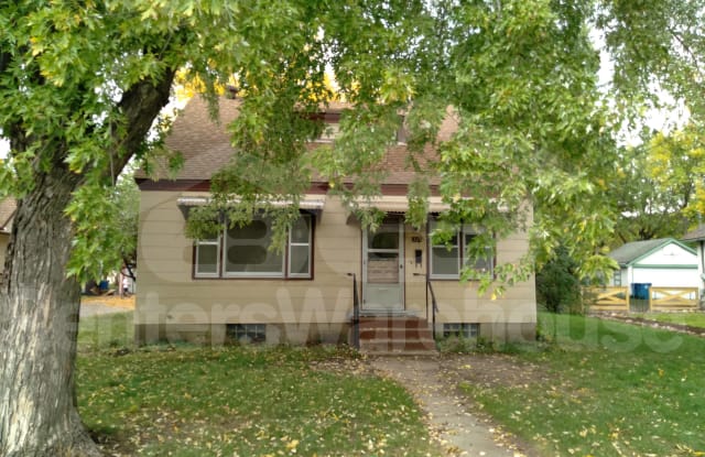 325 7th St S - 325 7th Street South, Sauk Rapids, MN 56379