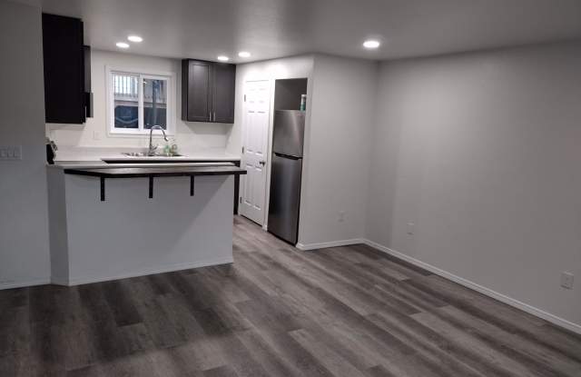 219/221 Garden Ln Gallery 3