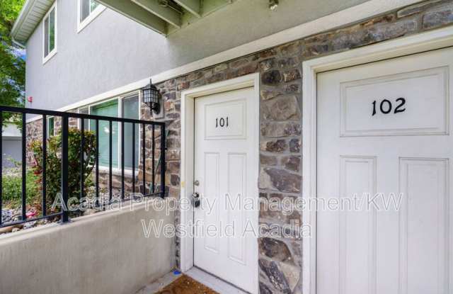 656 West Meadow Drive Gallery 3